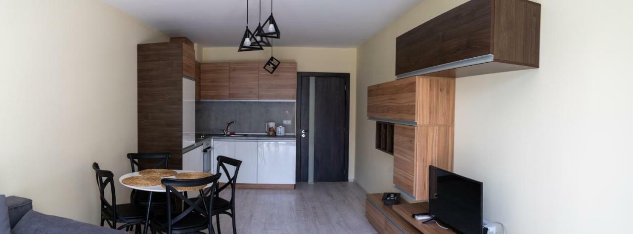 La Familia Apartments Varna Exteriör bild