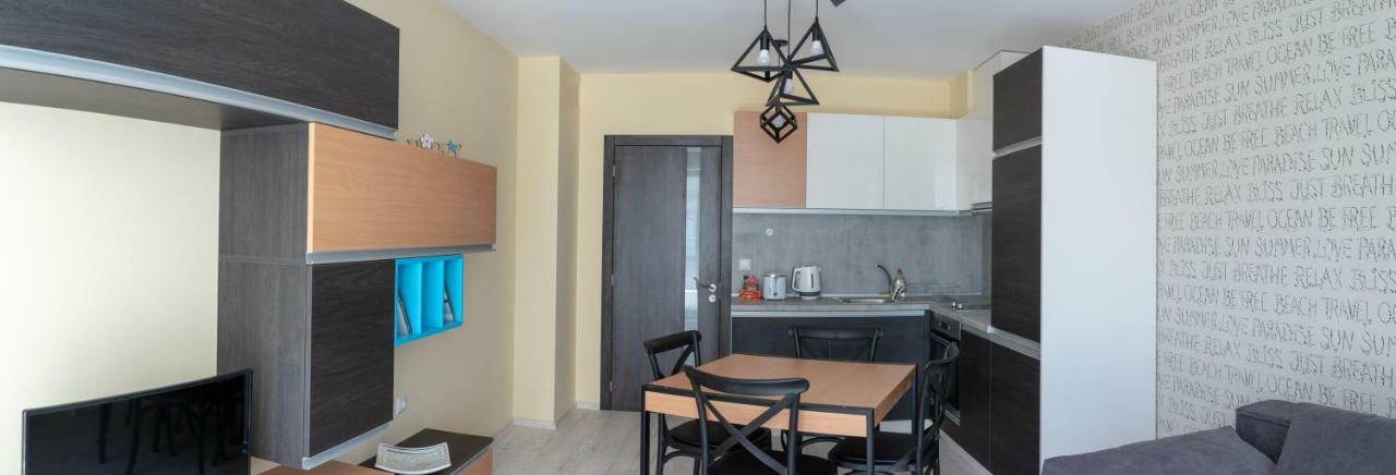 La Familia Apartments Varna Exteriör bild