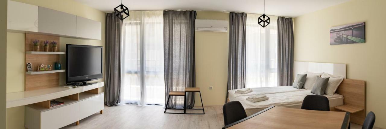 La Familia Apartments Varna Exteriör bild