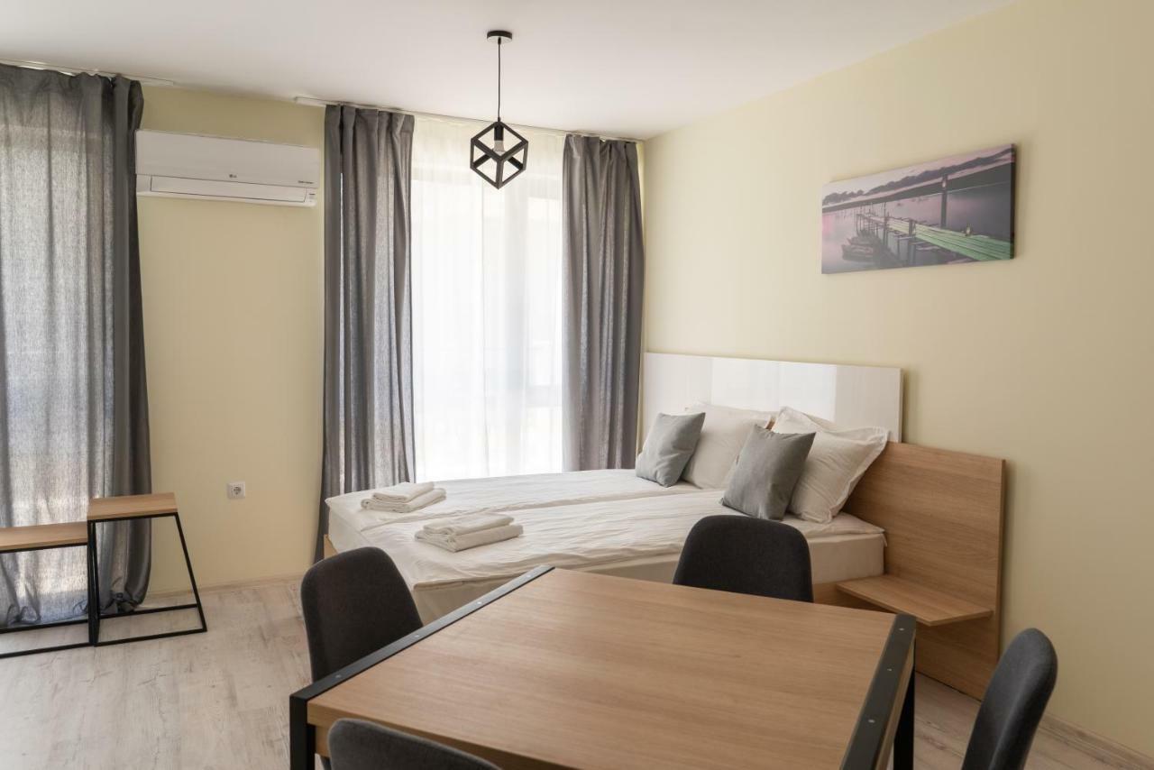 La Familia Apartments Varna Exteriör bild