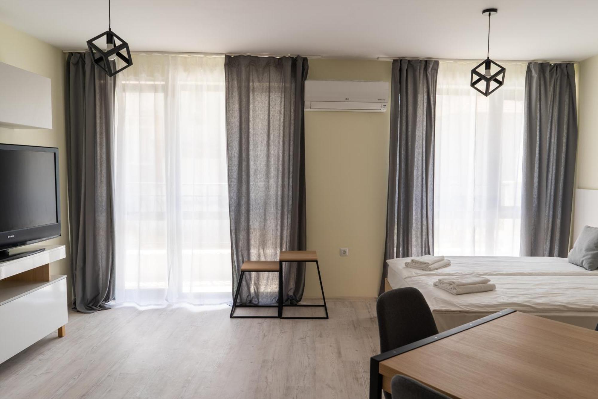 La Familia Apartments Varna Exteriör bild