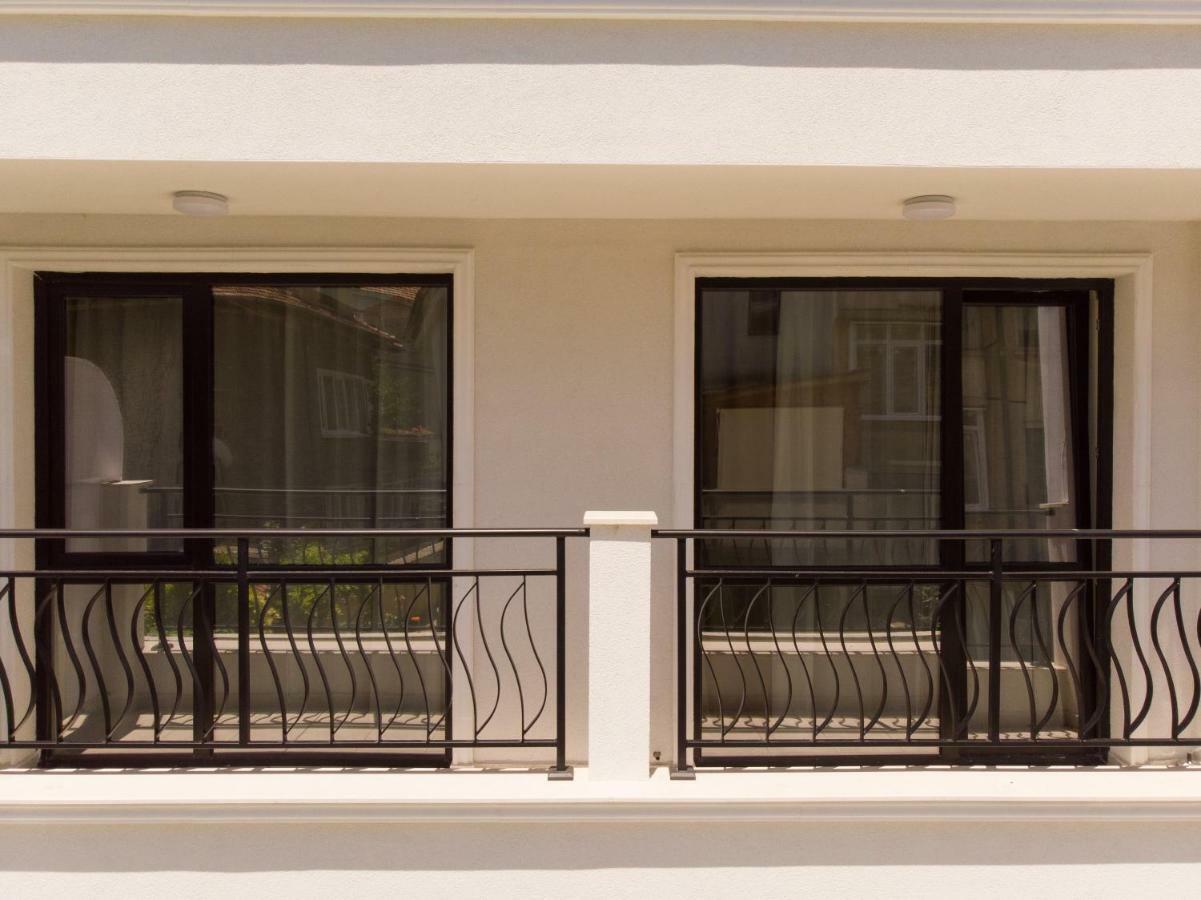 La Familia Apartments Varna Exteriör bild