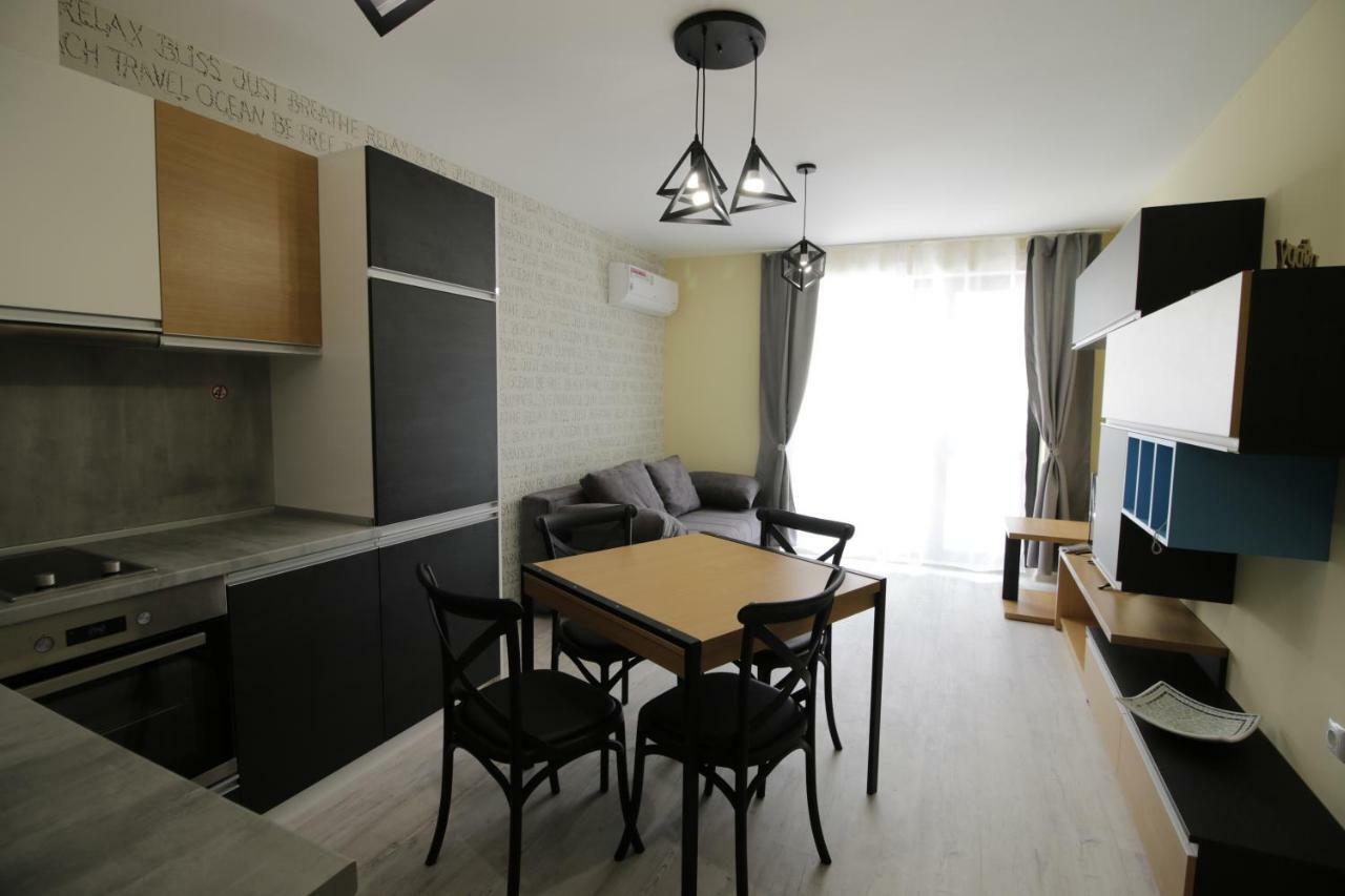 La Familia Apartments Varna Exteriör bild