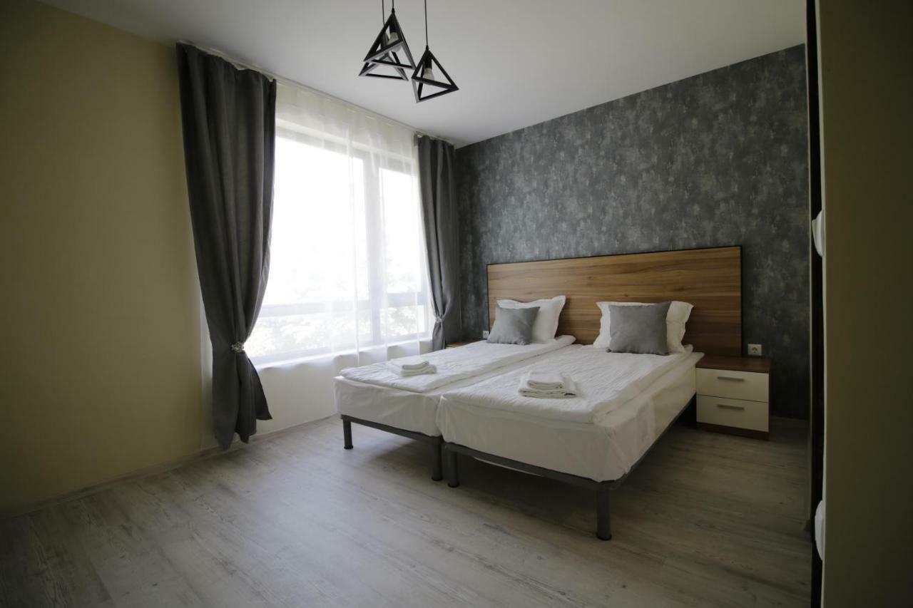 La Familia Apartments Varna Exteriör bild