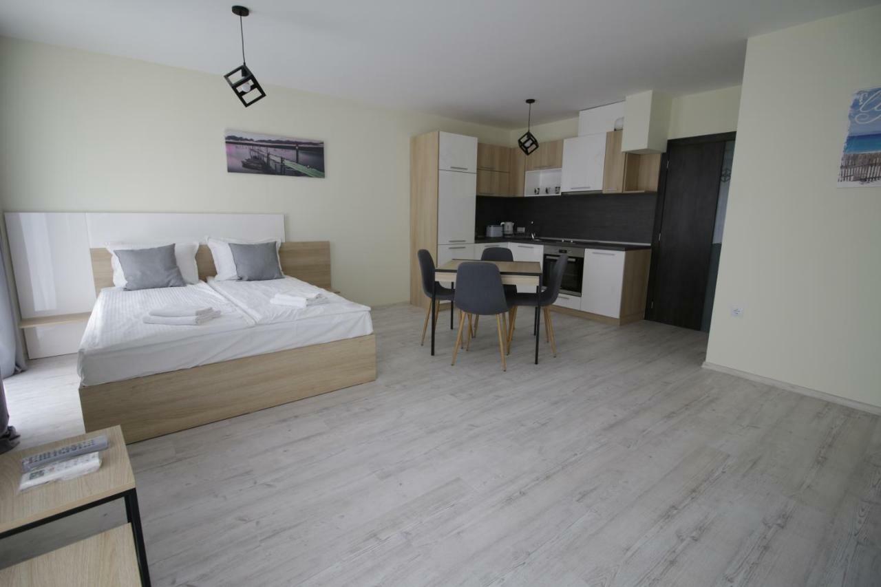 La Familia Apartments Varna Exteriör bild