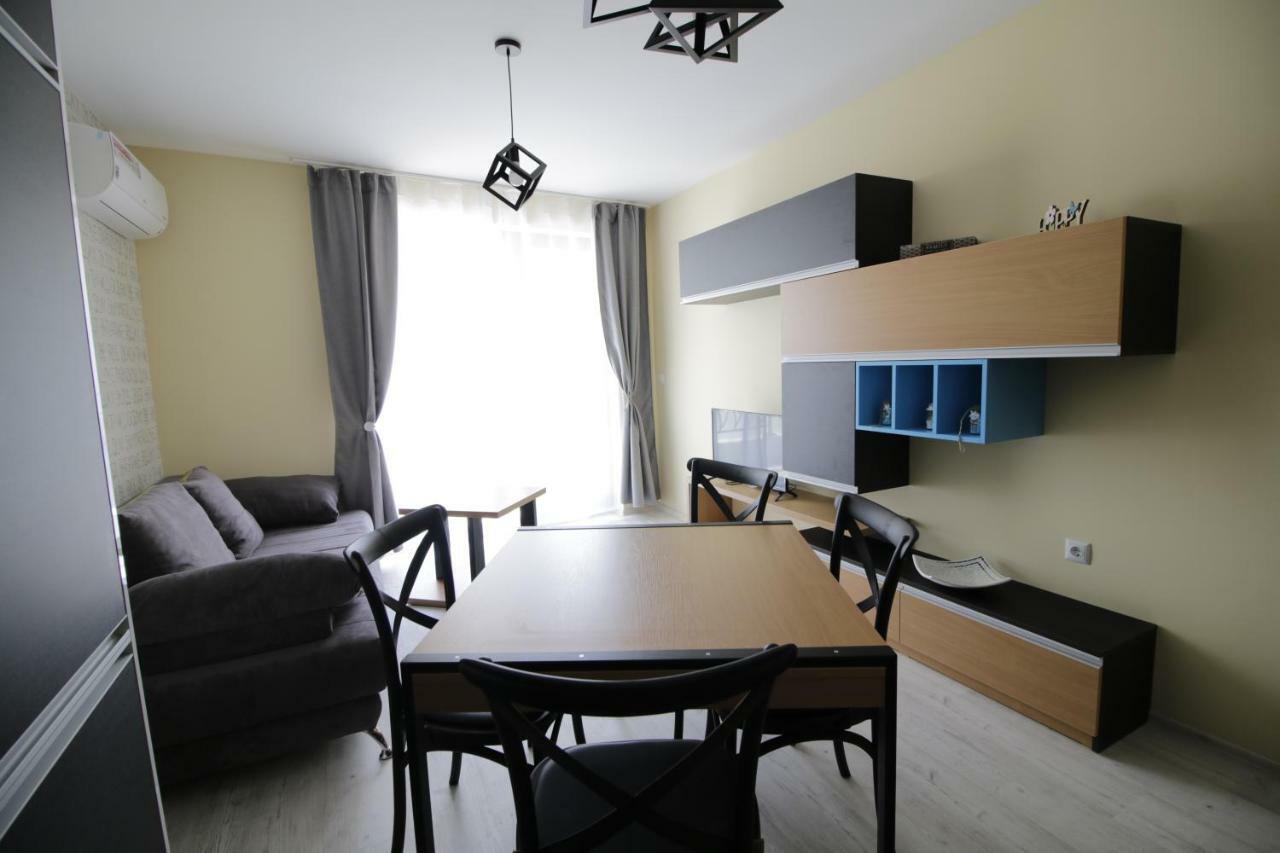La Familia Apartments Varna Exteriör bild