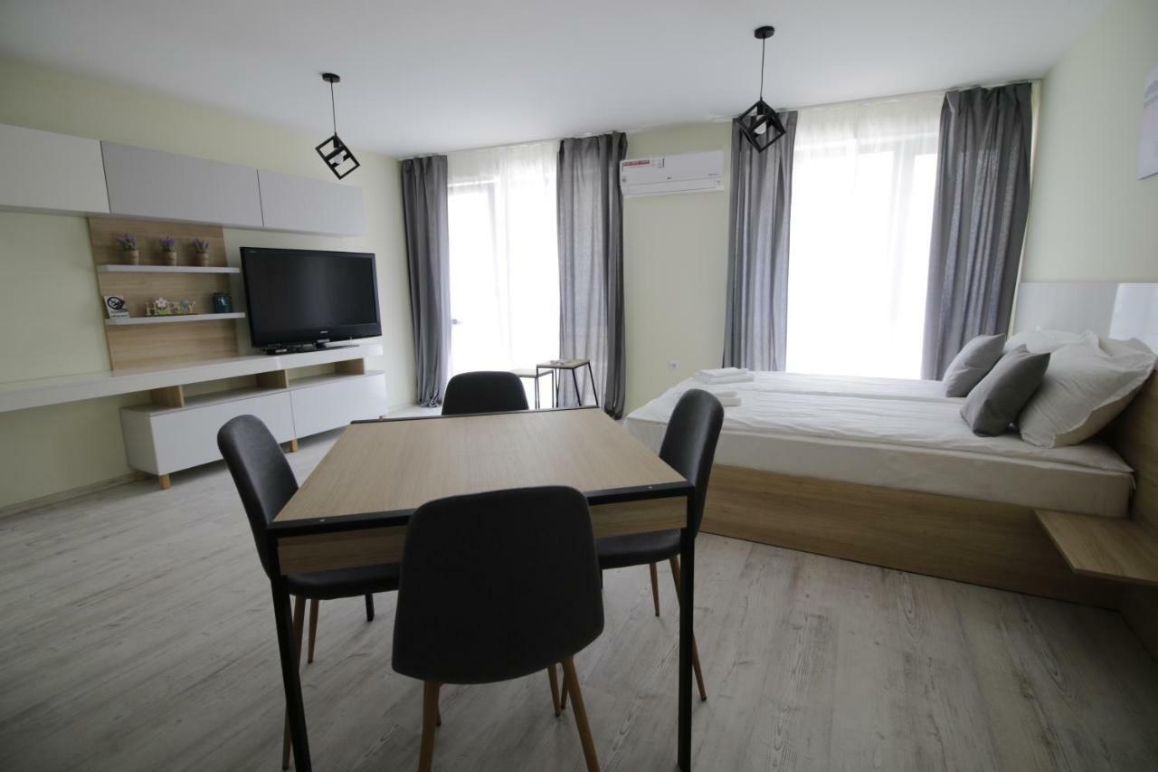 La Familia Apartments Varna Exteriör bild