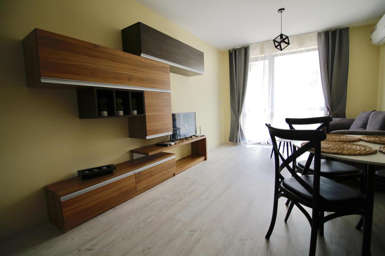 La Familia Apartments Varna Exteriör bild